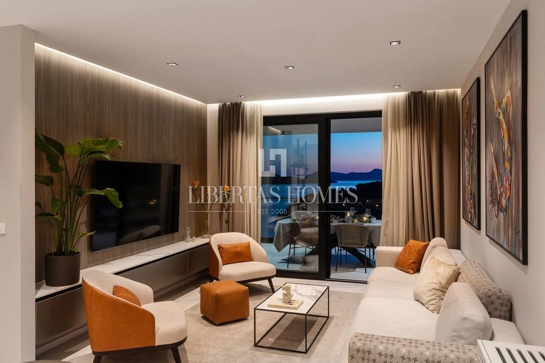 Apartment 103 m2 with open parking space in Dubrovnik, Croatia