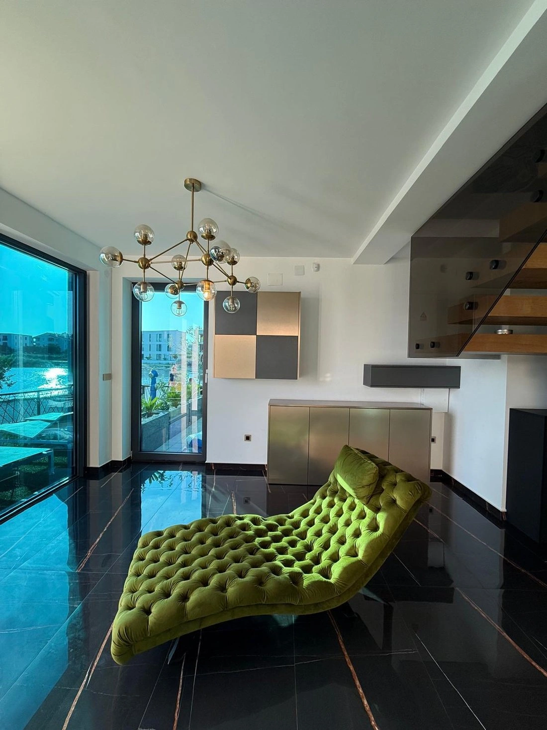 ज़दर, क्रोएशिया में समुद्र के नज़ारे वाला 4+1 पेंटहाउस