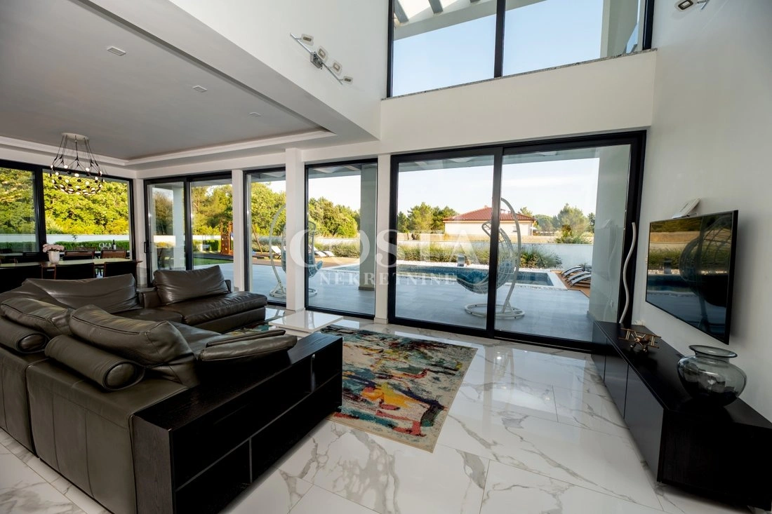 House 260 m2 with jacuzzi in Zadar, Croatia