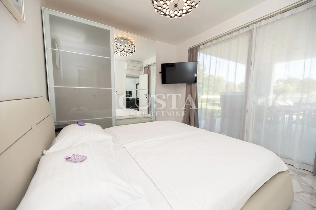 House 260 m2 with jacuzzi in Zadar, Croatia