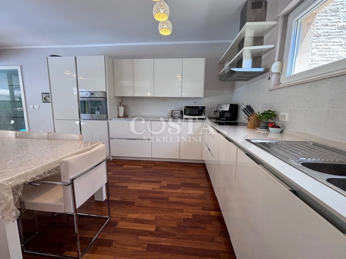 House 259 m2 with terrace in Zadar, Croatia