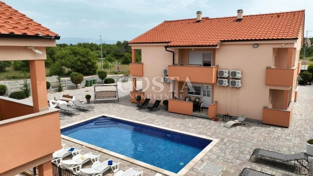 House 532 m2 with balcony in Zadar, Croatia