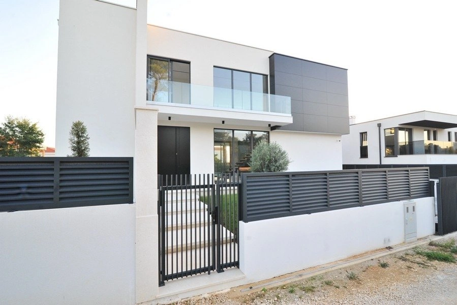 Villa 4+1 mit Jacuzzi in Zadar, Kroatien