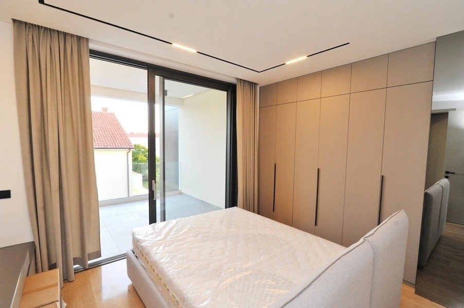 Villa 4+1 mit Jacuzzi in Zadar, Kroatien