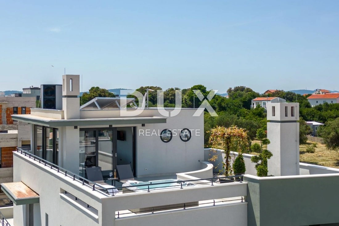 House 346 m2 with balcony in Zadar, Croatia