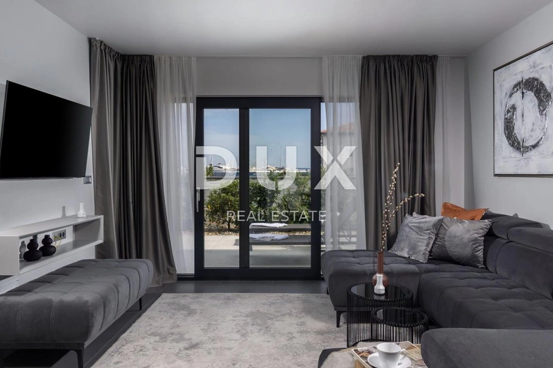 House 346 m2 with balcony in Zadar, Croatia