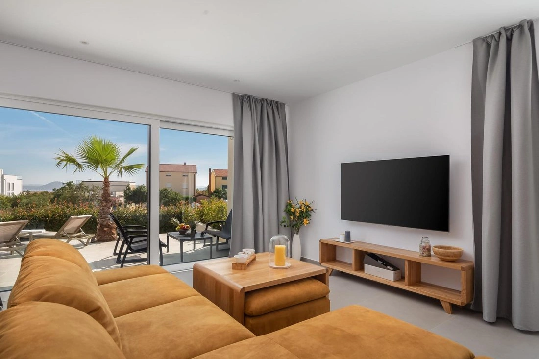Villa 5+1 with jacuzzi in Sibenik, Croatia
