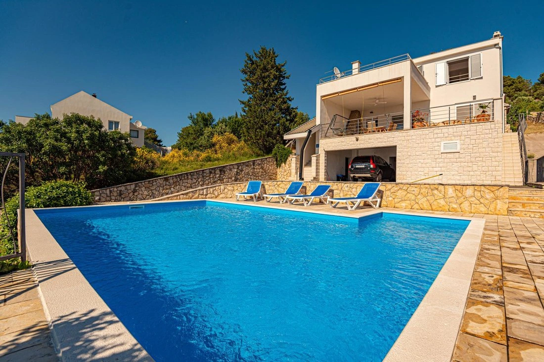 Villa 3+1 with mountain view in Sibenik, Croatia