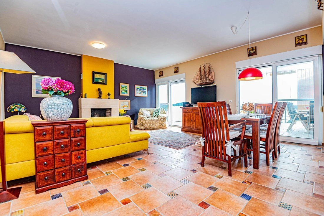 希贝尼克(克罗地亚)带山景的3+1别墅