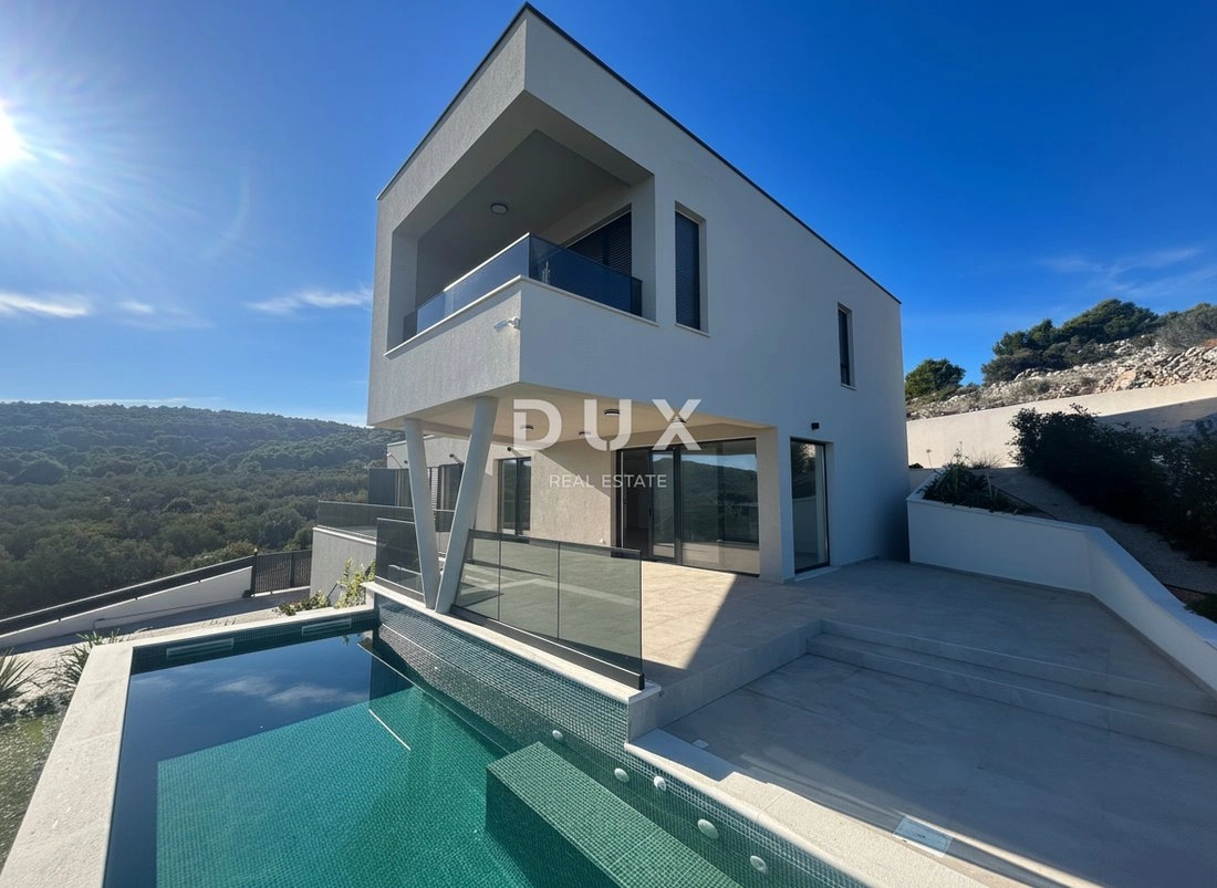House 4+1 with elevator in Sibenik, Croatia