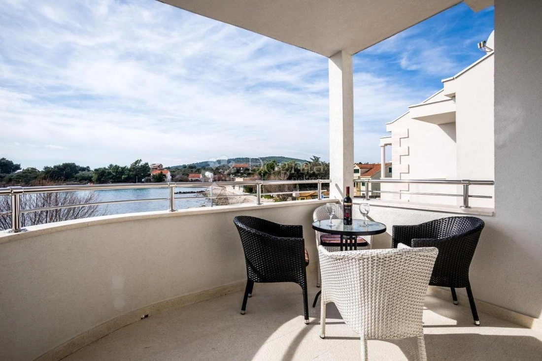 Haus 5+1 mit Balkon in Hvar, Kroatien