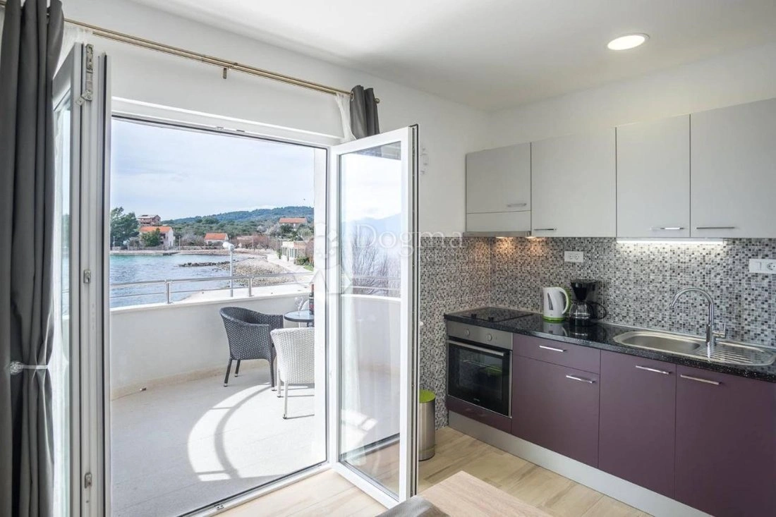 Haus 5+1 mit Balkon in Hvar, Kroatien
