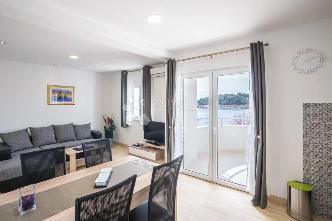 Haus 5+1 mit Balkon in Hvar, Kroatien