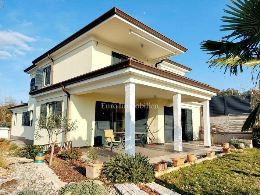 House 387 m2 with garden in Rovinj, Croatia