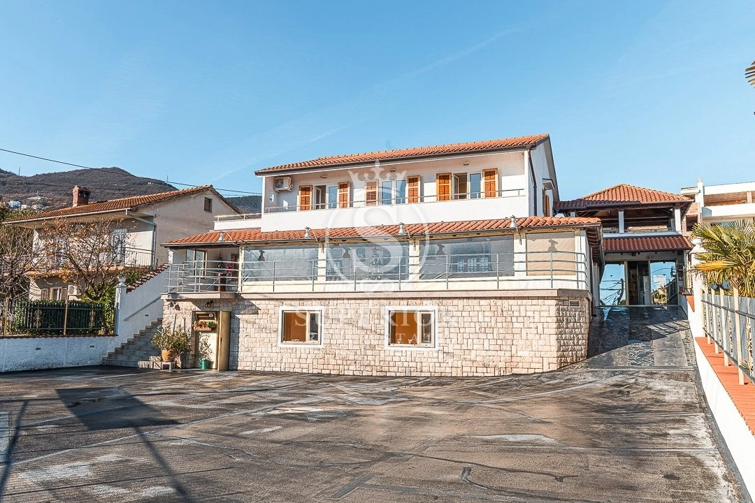 House 542 m2 with fireplace in Opatija, Croatia