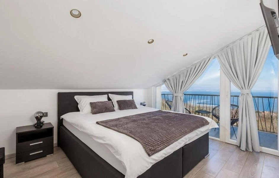 奥帕蒂亚别墅,180 m²,带壁炉