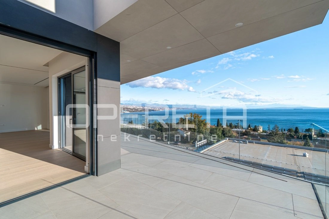 Apartment 165 m2 with open parking space in Opatija, Croatia