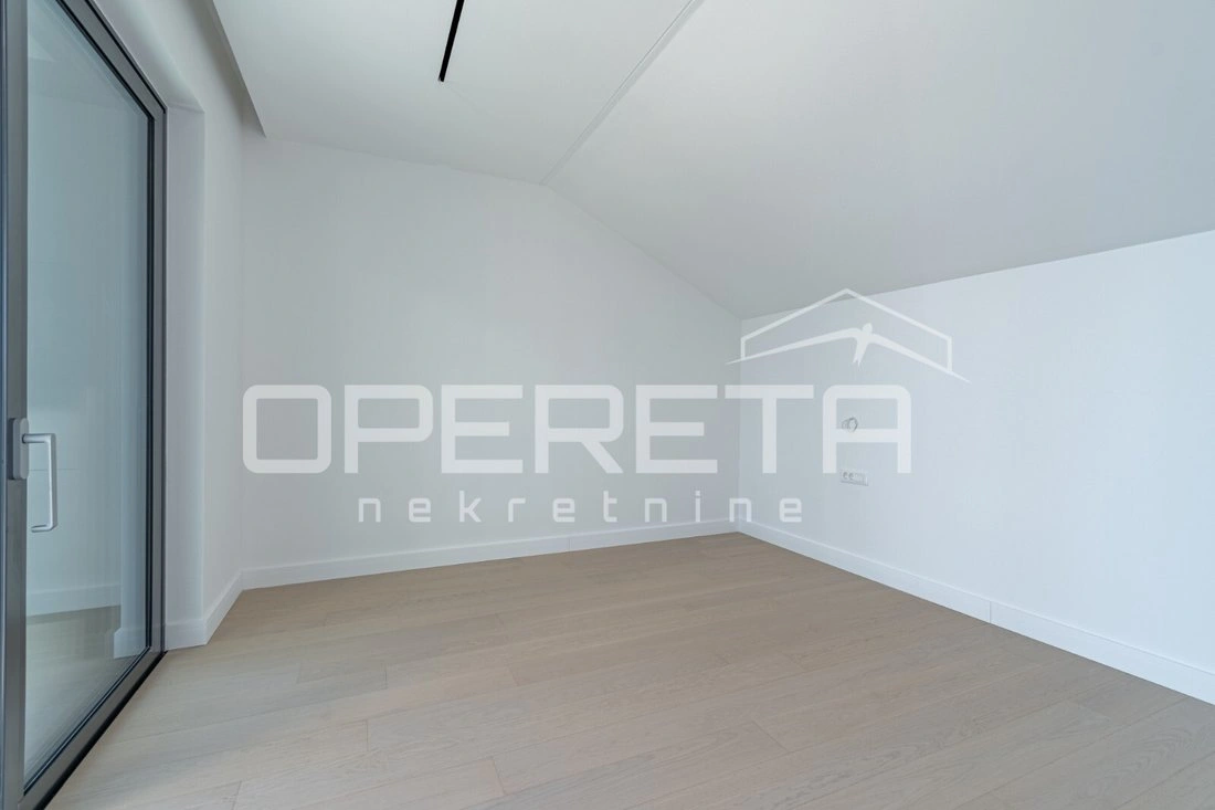 Apartment 165 m2 with open parking space in Opatija, Croatia