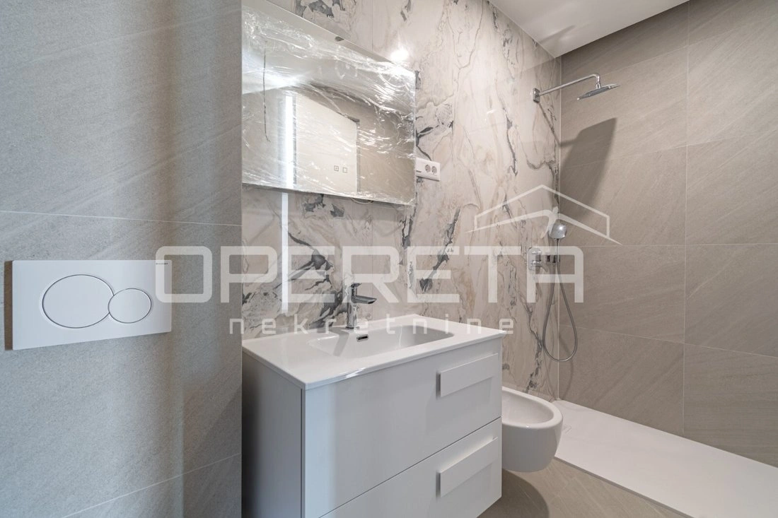 Apartment 165 m2 with open parking space in Opatija, Croatia