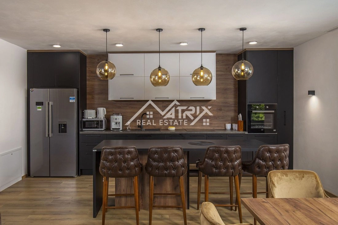 克罗地亚奥帕蒂亚带花园的 225 m² 住宅