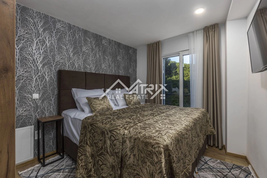 克罗地亚奥帕蒂亚带花园的 225 m² 住宅