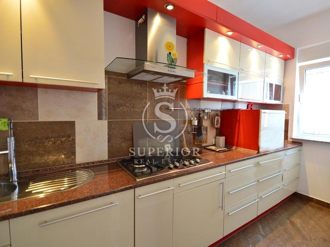 منزل بمساحة 810 m2 مع إطلالة جبلية في أوباتيا، كرواتيا