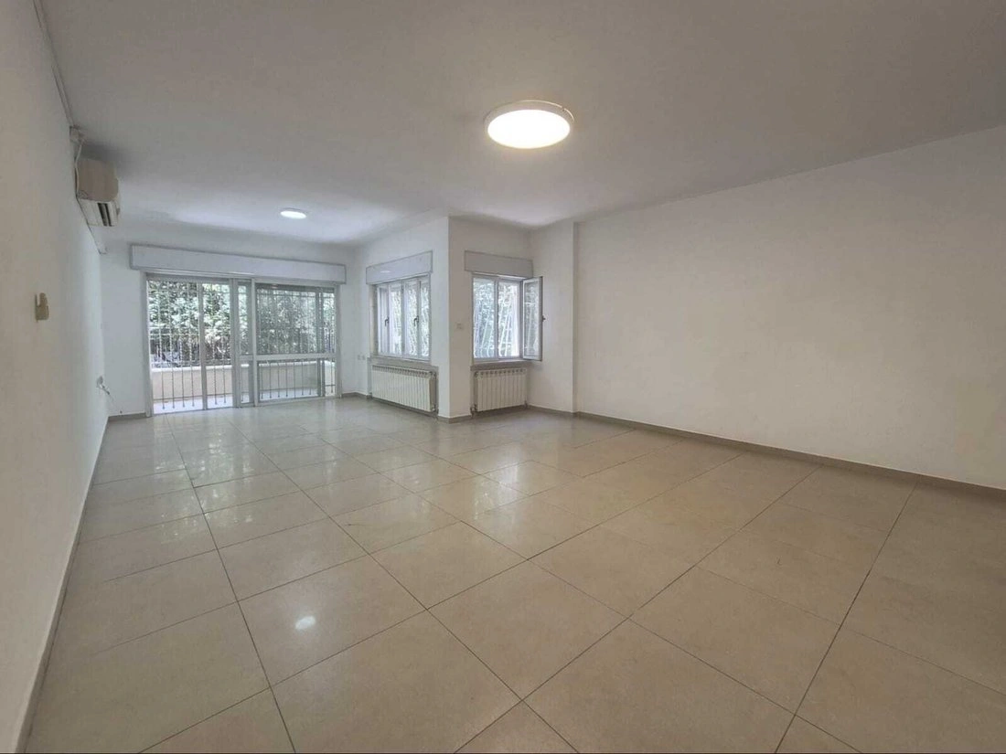 Bright apartment 112 m2 in Jerusalem, Israel