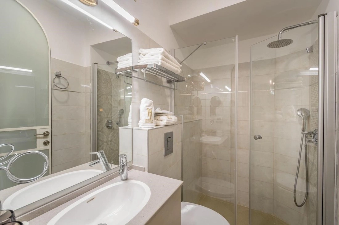 阳光充足的 9+1 房住宅,耶路撒冷,以色列