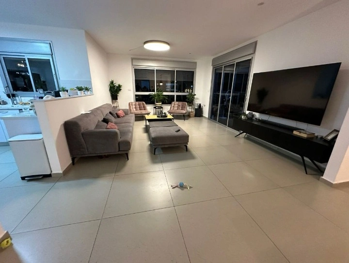 明亮公寓 145 m2,位于以色列霍隆