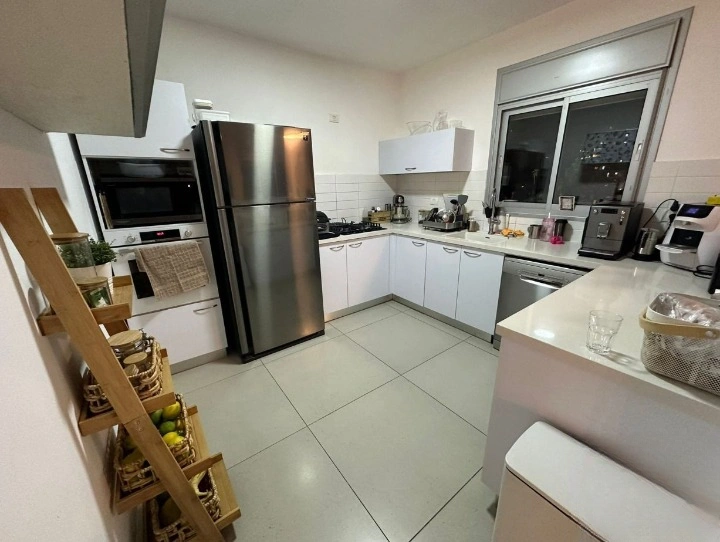 明亮公寓 145 m2,位于以色列霍隆