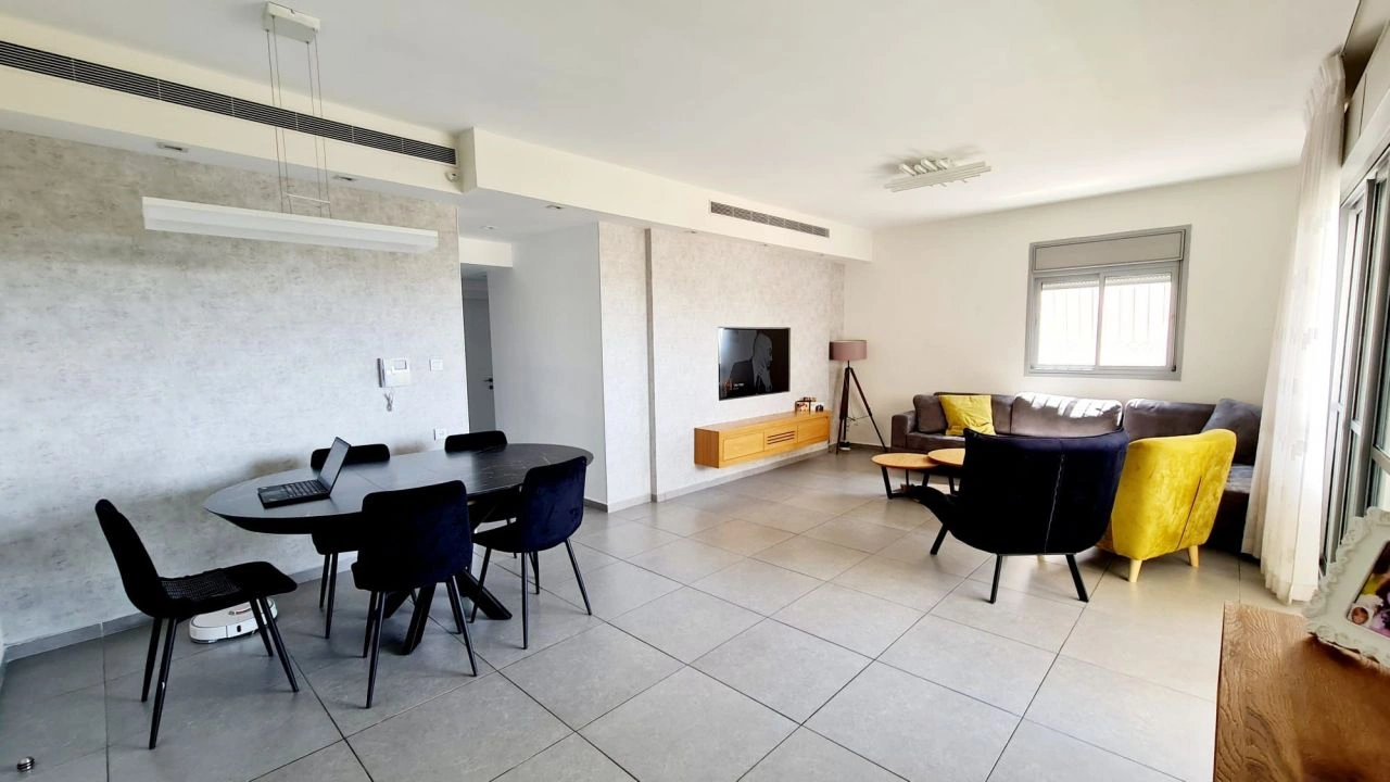 以色列霍隆 130 m2 宽敞豪华公寓