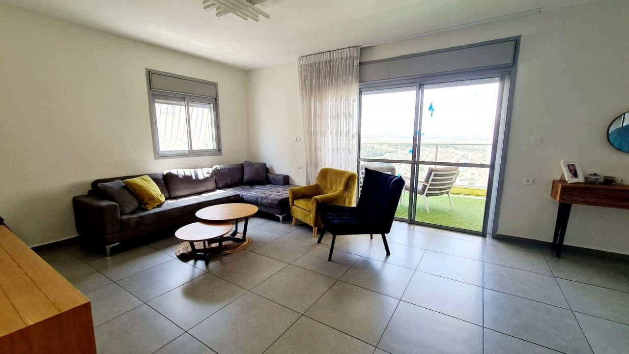 以色列霍隆 130 m2 宽敞豪华公寓