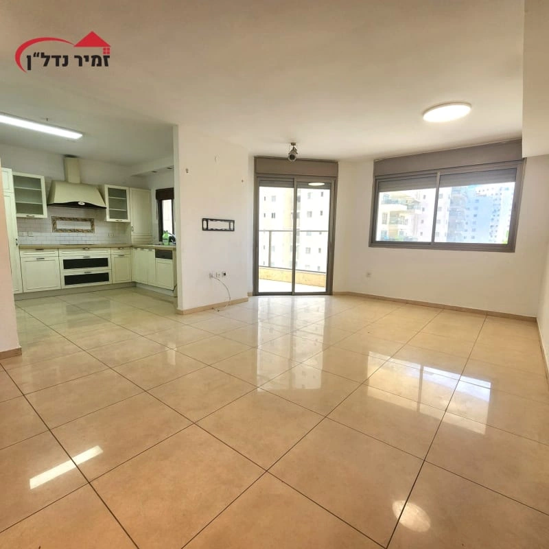 होलोन, इज़राइल में आरामदायक 3+1 अपार्टमेंट