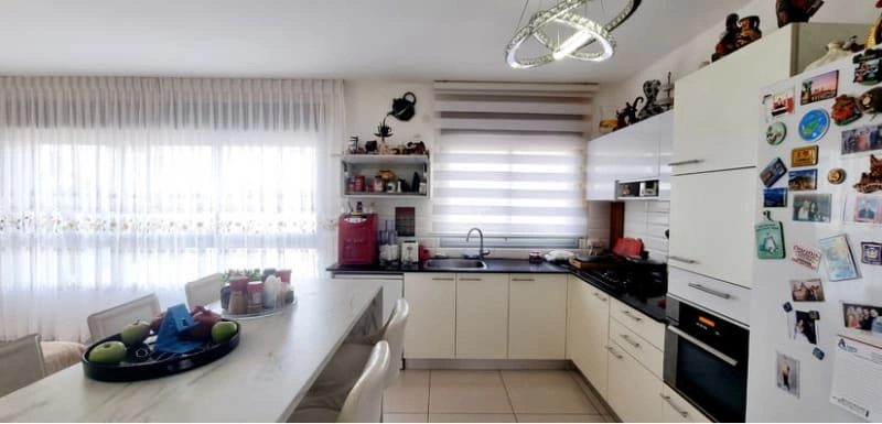 شقة مشرقة بمساحة 122 m2 في هولون، إسرائيل