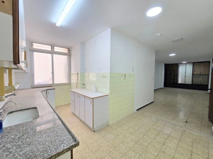 以色列霍隆现代公寓,80 m²