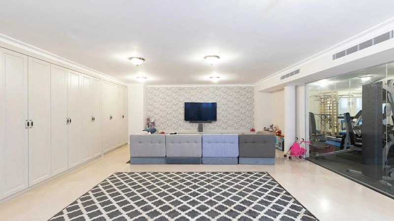 فيلا فسيحة بمساحة 600 م² في هرتسليا، إسرائيل