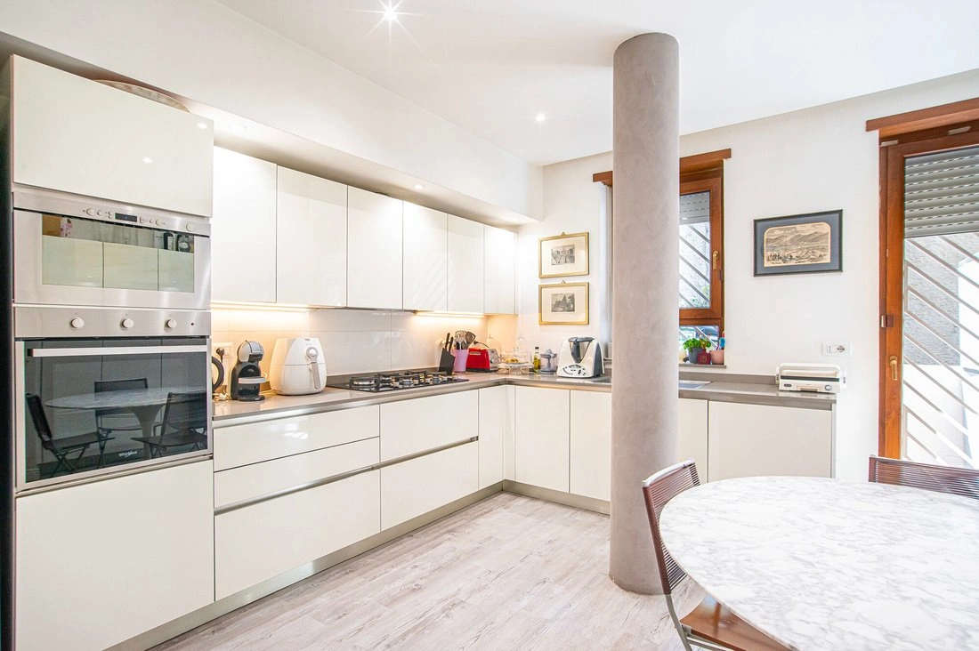 रोम, इटली में धूप से भरा 3+1 अपार्टमेंट