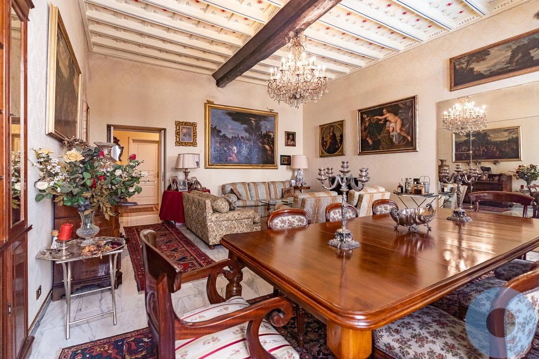 罗马采光良好的4+1公寓