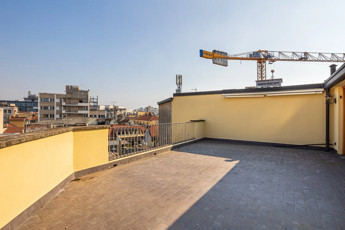 بنتهاوس فسيح بمساحة 395 م² في ميلانو، إيطاليا