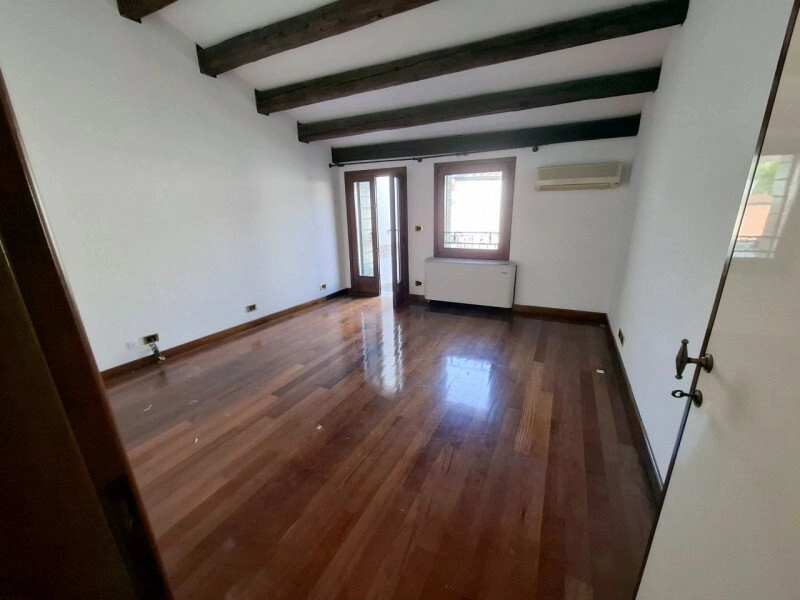Luftiges 2+1-Haus in Padua, Italien