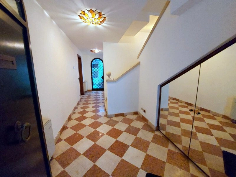 Luftiges 2+1-Haus in Padua, Italien