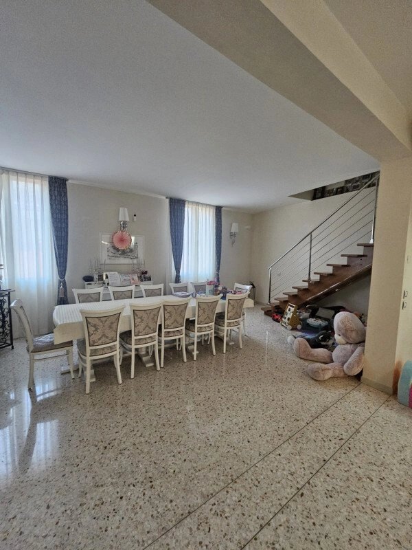 Renovierte 3+1-Wohnung in Padua, Italien