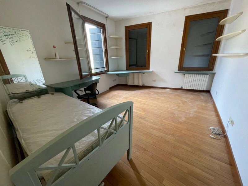 Sunlit penthouse 3+1 in Padua, Italy