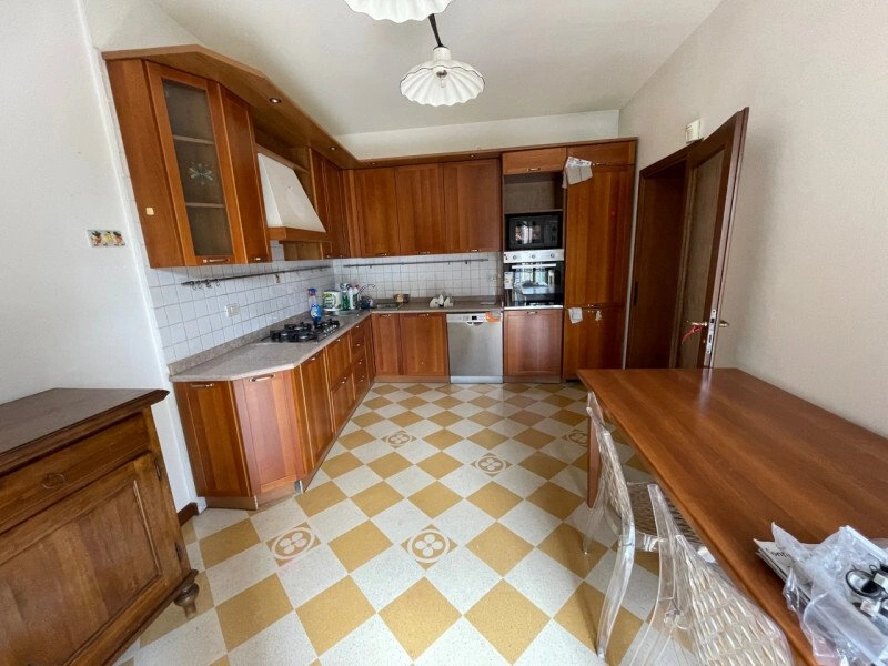 Sunlit penthouse 3+1 in Padua, Italy