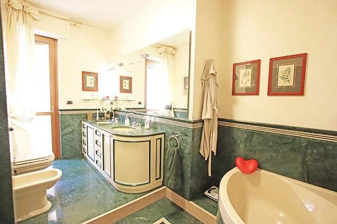 Appartement meublé 220 m² à Bergame, Italie