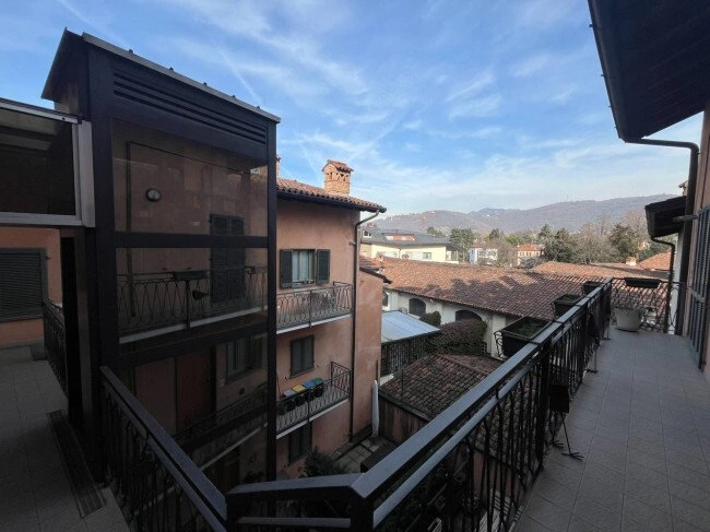 Ático amplio 2+1 en Bérgamo, Italia