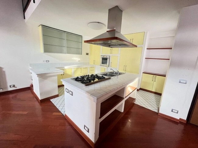 Ático amplio 2+1 en Bérgamo, Italia