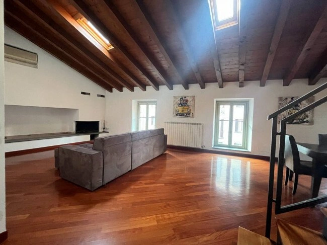 Ático amplio 2+1 en Bérgamo, Italia
