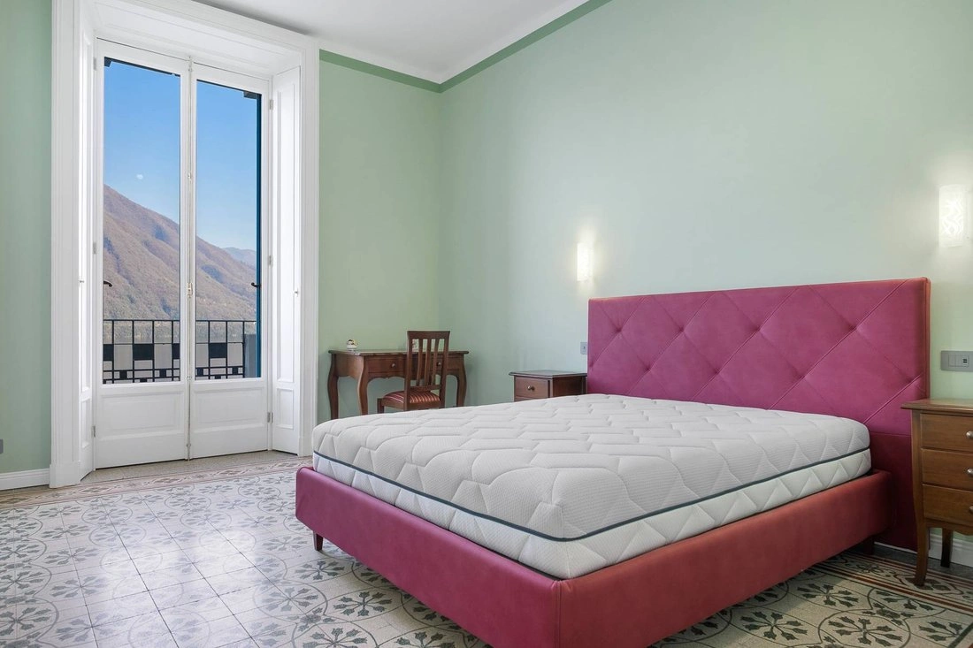 意大利阿尔杰尼奥阳光充足的 6+1 房住宅