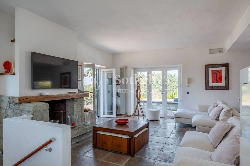 فيلا ساحرة بمساحة 384 م² في نابولي، إيطاليا